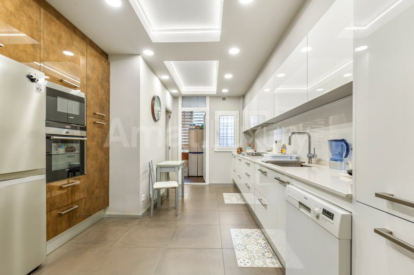 Elegant and spacious apartment in one of the best areas of Barcelona -3