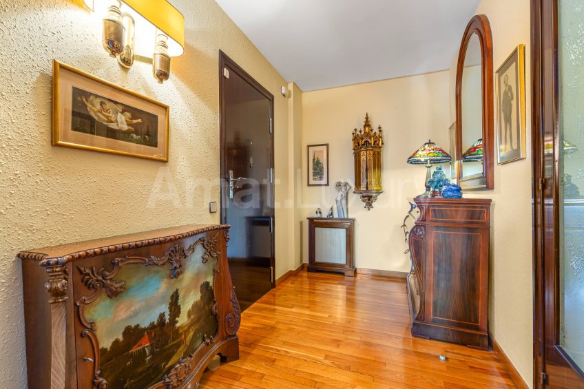 Elegant and spacious apartment in one of the best areas of Barcelona -4
