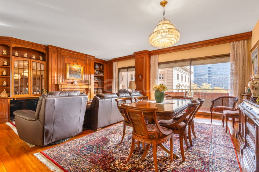 Elegant and spacious apartment in one of the best areas of Barcelona -9