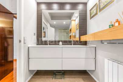 Elegant and spacious apartment in one of the best areas of Barcelona -17