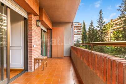 Elegant and spacious apartment in one of the best areas of Barcelona -25