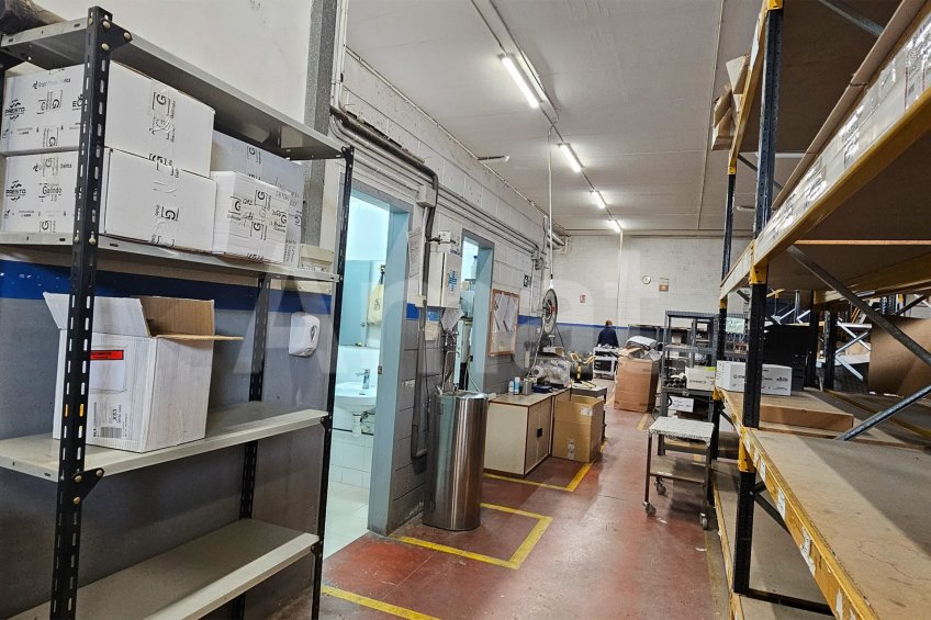 Naus cantoneres amb gran visibilitat a Molins de Rei -12