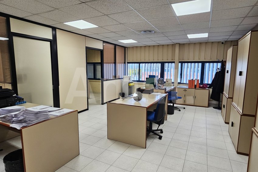 Naus cantoneres amb gran visibilitat a Molins de Rei -3