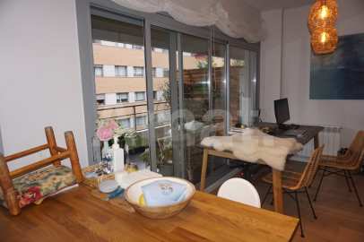 Bonic pis amb terrassa		 -5