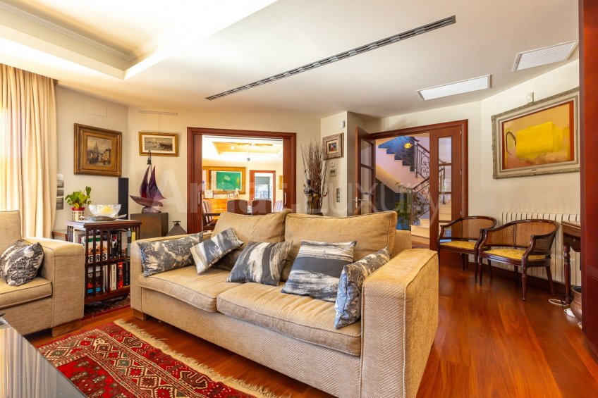 Extraordinaria casa de alto standing en zona Rossinyol de Sant Cugat -13