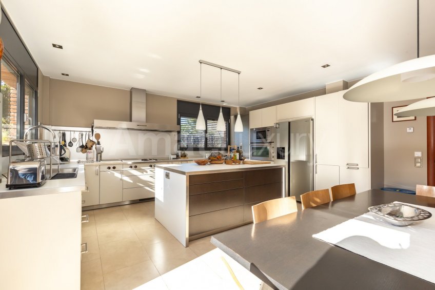 Extraordinaria casa de alto standing en zona Rossinyol de Sant Cugat -3