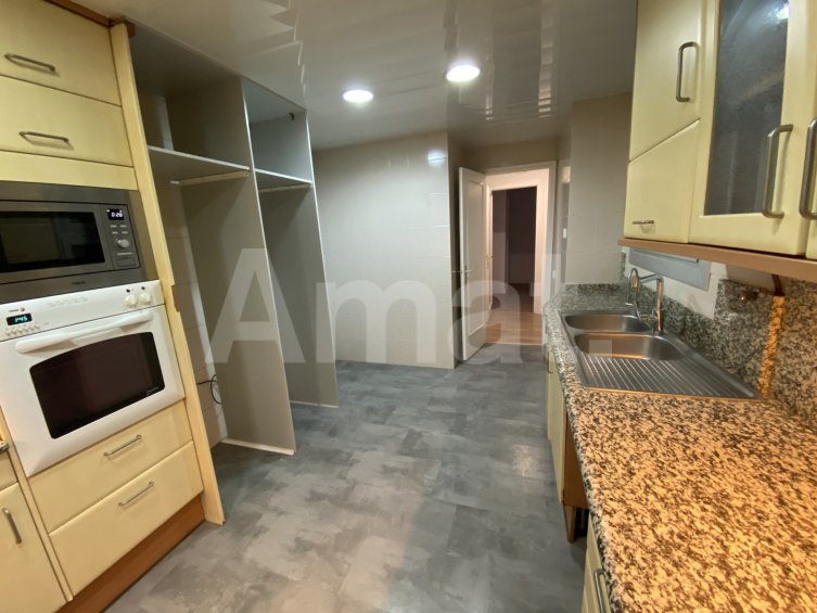 Ampli i lluminós pis de 5 dorm. al Putxet Farró -18