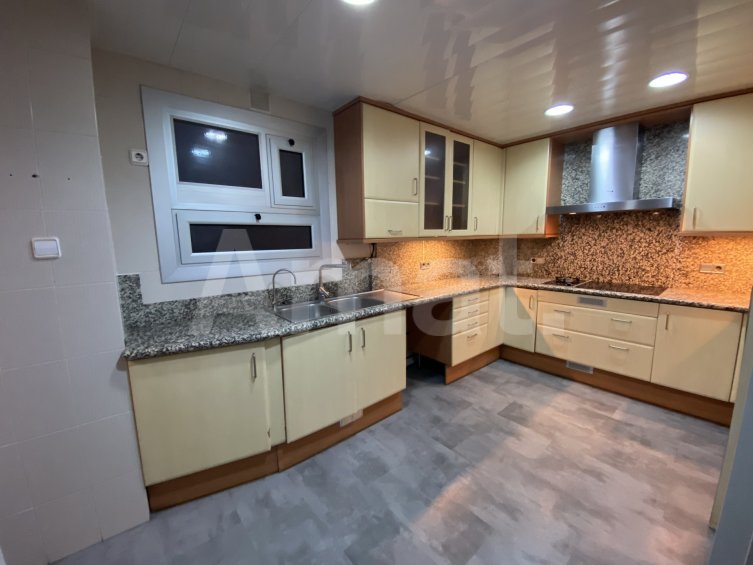 Ampli i lluminós pis de 5 dorm. al Putxet Farró -3