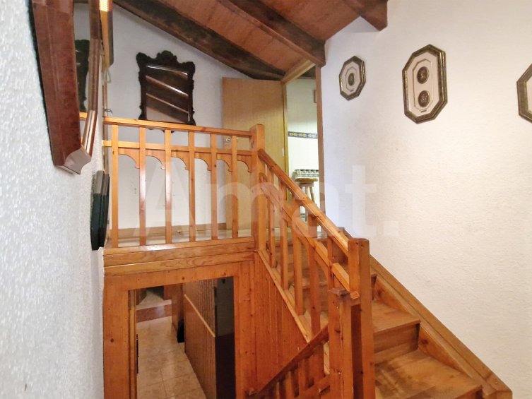 House to renovate in the centre -14