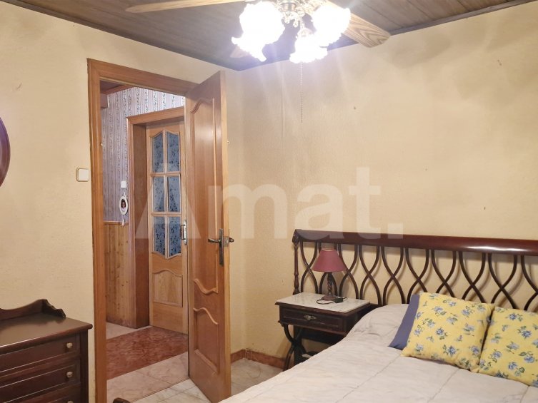 House to renovate in the centre -17