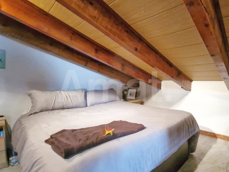 House to renovate in the centre -25