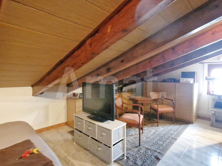 House to renovate in the centre -26