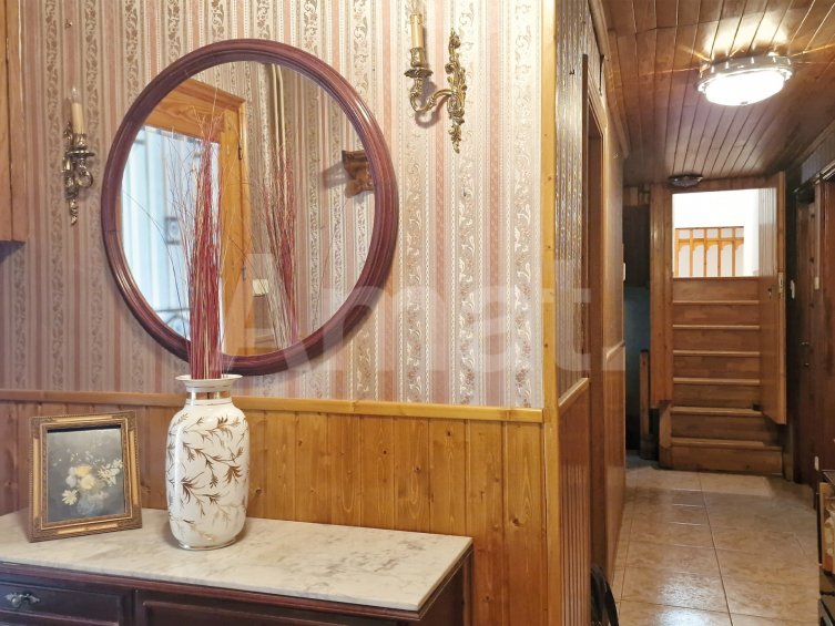 House to renovate in the centre -32