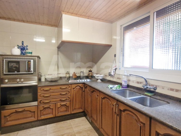 House to renovate in the centre -7