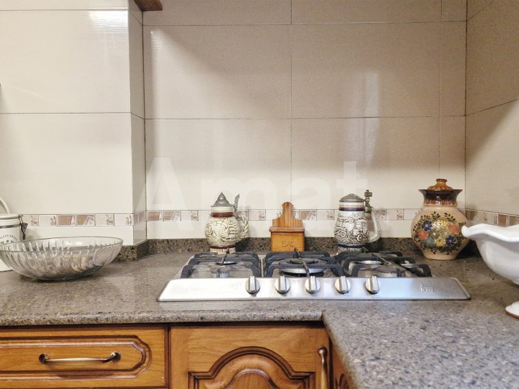 House to renovate in the centre -9