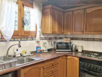 House to renovate in the centre -10