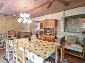 House to renovate in the centre -13