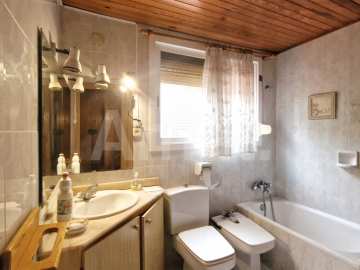 House to renovate in the centre -16