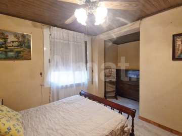 House to renovate in the centre -18