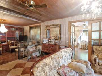 House to renovate in the centre -2