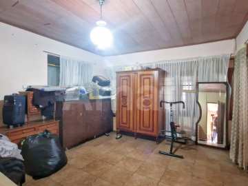 House to renovate in the centre -21