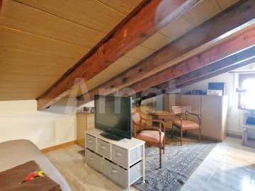 House to renovate in the centre -26