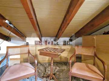 House to renovate in the centre -27