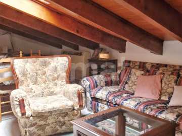 House to renovate in the centre -28