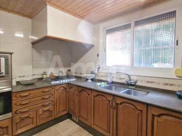 House to renovate in the centre -8