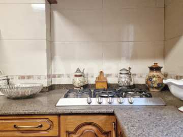 House to renovate in the centre -9