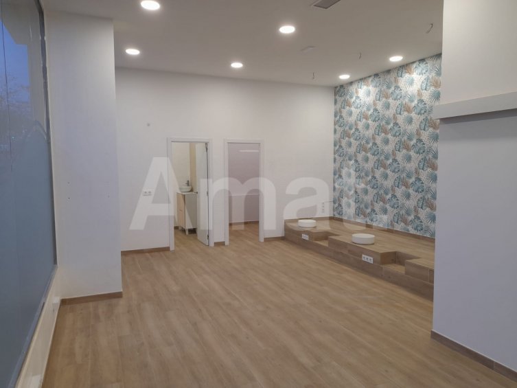 Local comercial seminuevo, en la carretra, al lado de Torreblanca -3