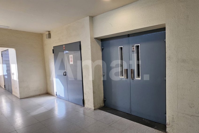 450 m² industrial premises with direct street-level access -10