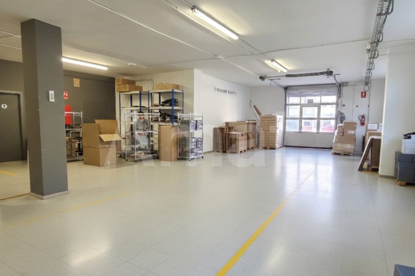 450 m² industrial premises with direct street-level access -2