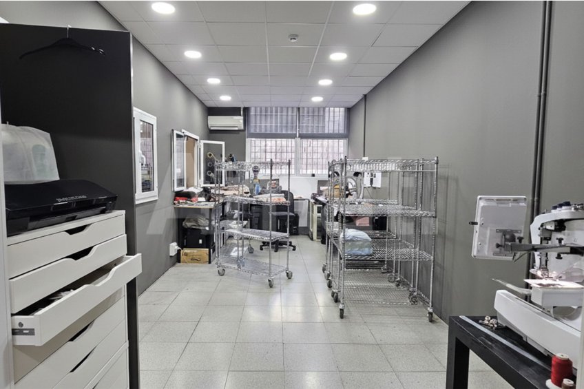 450 m² industrial premises with direct street-level access -5