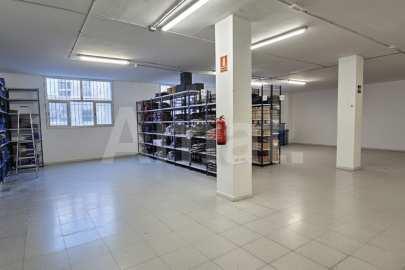 450 m² industrial premises with direct street-level access -4