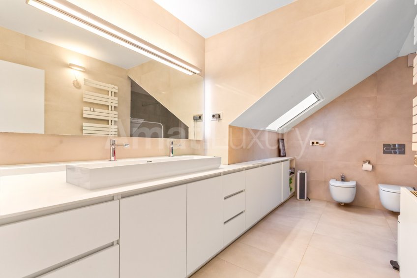 Excepcional casa adossada amb ascensor, al Parc Central -24