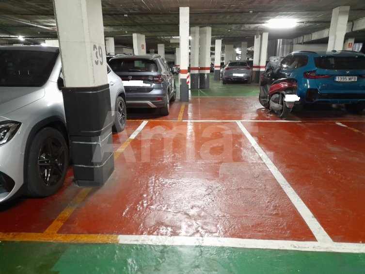 Parking space on  Av.Josep Tarradellas. -3