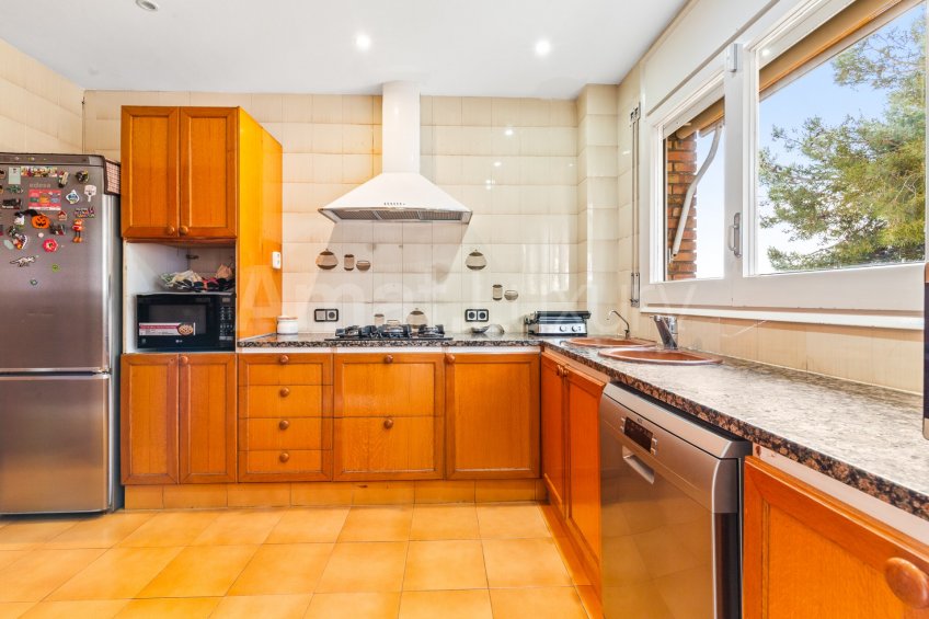 Amplia casa unifamiliar a Bell Soleig -10