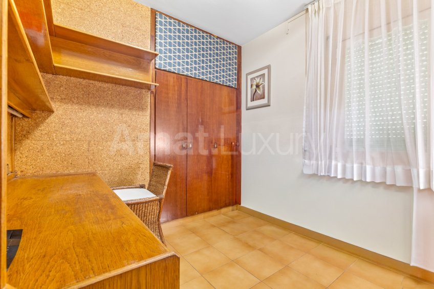 Amplia casa unifamiliar a Bell Soleig -16