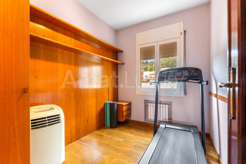 Amplia casa unifamiliar a Bell Soleig -19