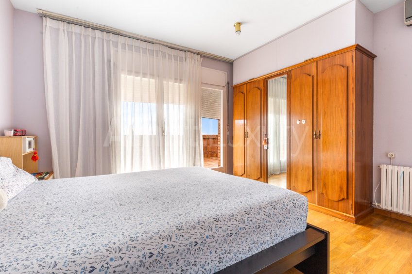 Amplia casa unifamiliar a Bell Soleig -22