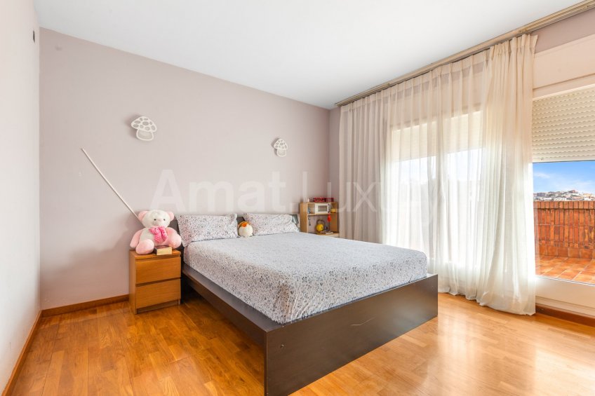 Amplia casa unifamiliar a Bell Soleig -23