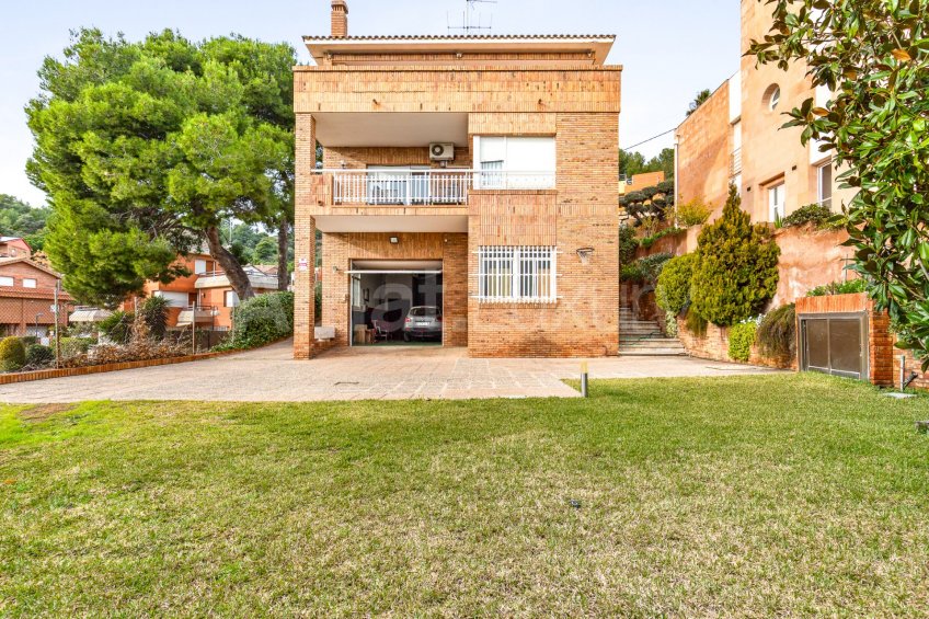 Amplia casa unifamiliar a Bell Soleig -36