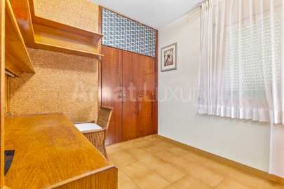 Amplia casa unifamiliar a Bell Soleig -16