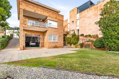Amplia casa con jardín, terrazas y vistas, en BellSoleig -38