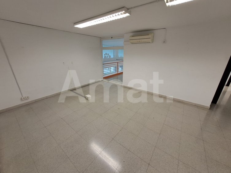 Luminous premises in Les Corts -10