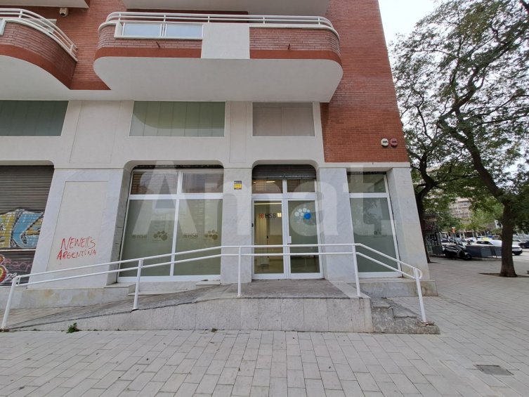 Luminous premises in Les Corts -11