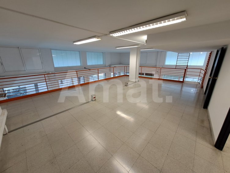 Luminous premises in Les Corts -6