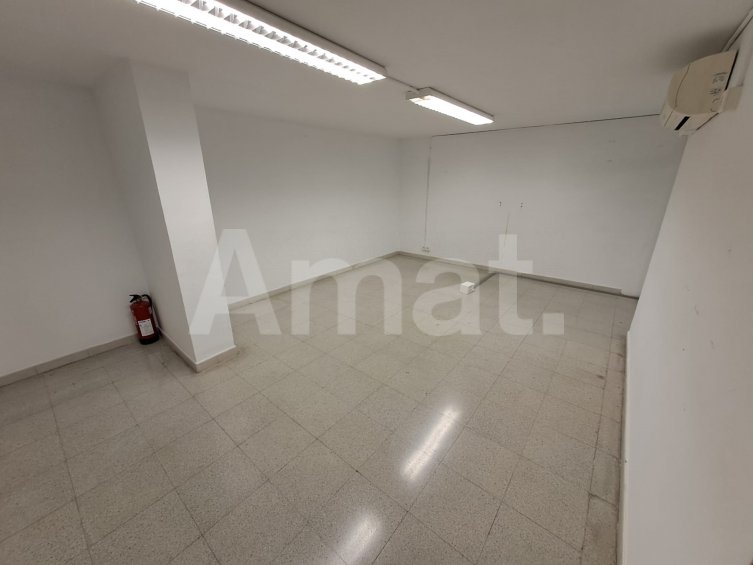 Luminous premises in Les Corts -9