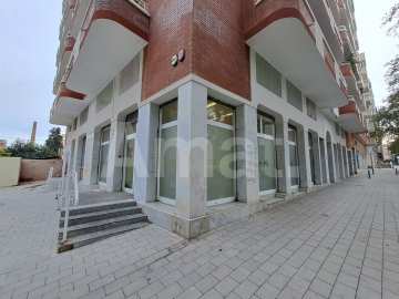 Luminous premises in Les Corts -13